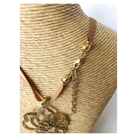 Champagne ♥️ Crystals Ribbon Flower Necklace - Picture 3 of 9